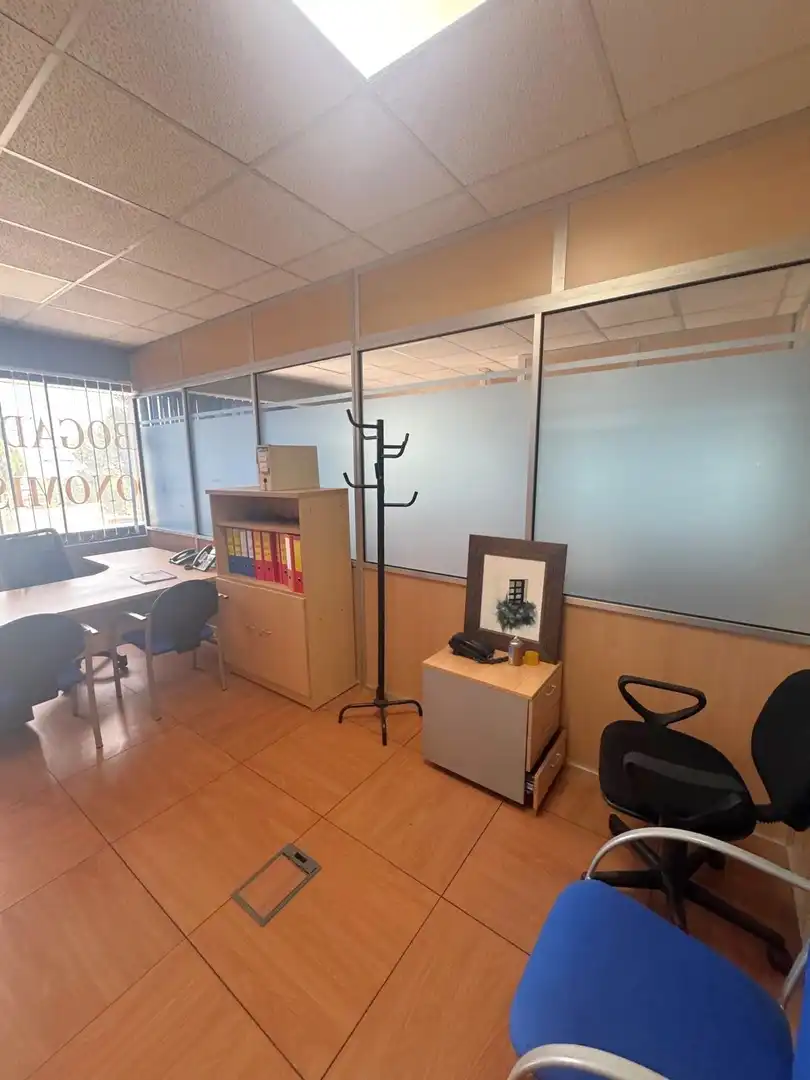 Büro zur Miete in Meco mit Klimaanlage und Möbliert