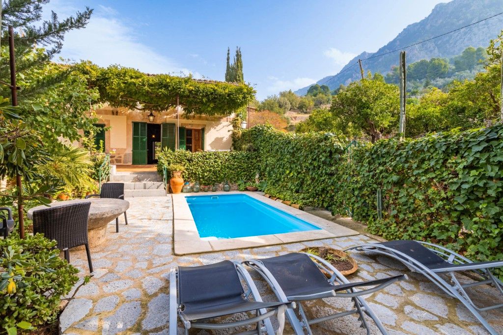 Jardí de Finca rústica en venda en Fornalutx amb Jardí privat, Terrassa i Traster