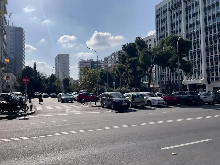 Aparcament de Local de lloguer en Madrid amb Aire condicionat