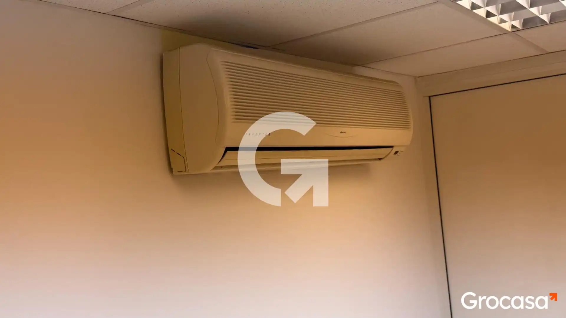 Commercial properties for sale in Cornellà de Llobregat  with Air Conditioner