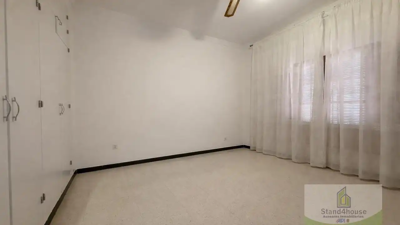 Habitación de Casa adosada en venta en La Palma del Condado con Aire acondicionado y Trastero
