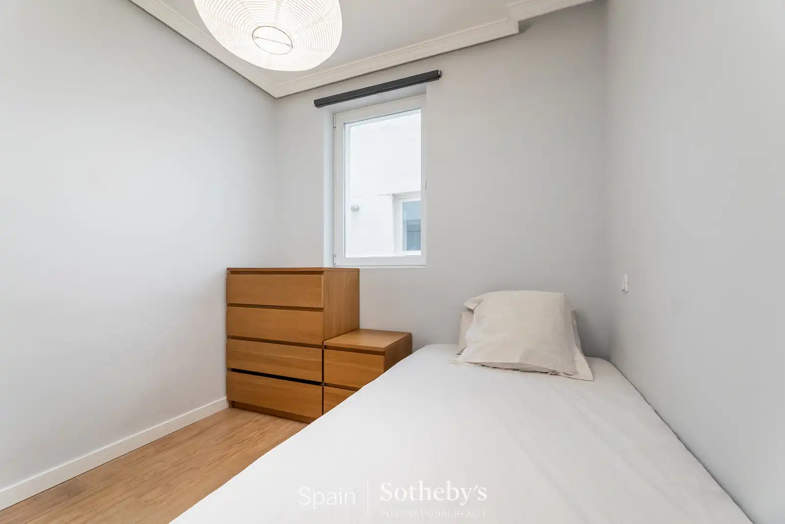Dormitori de Apartament en venda en Madrid amb Aire condicionat, Calefacció i Terrassa