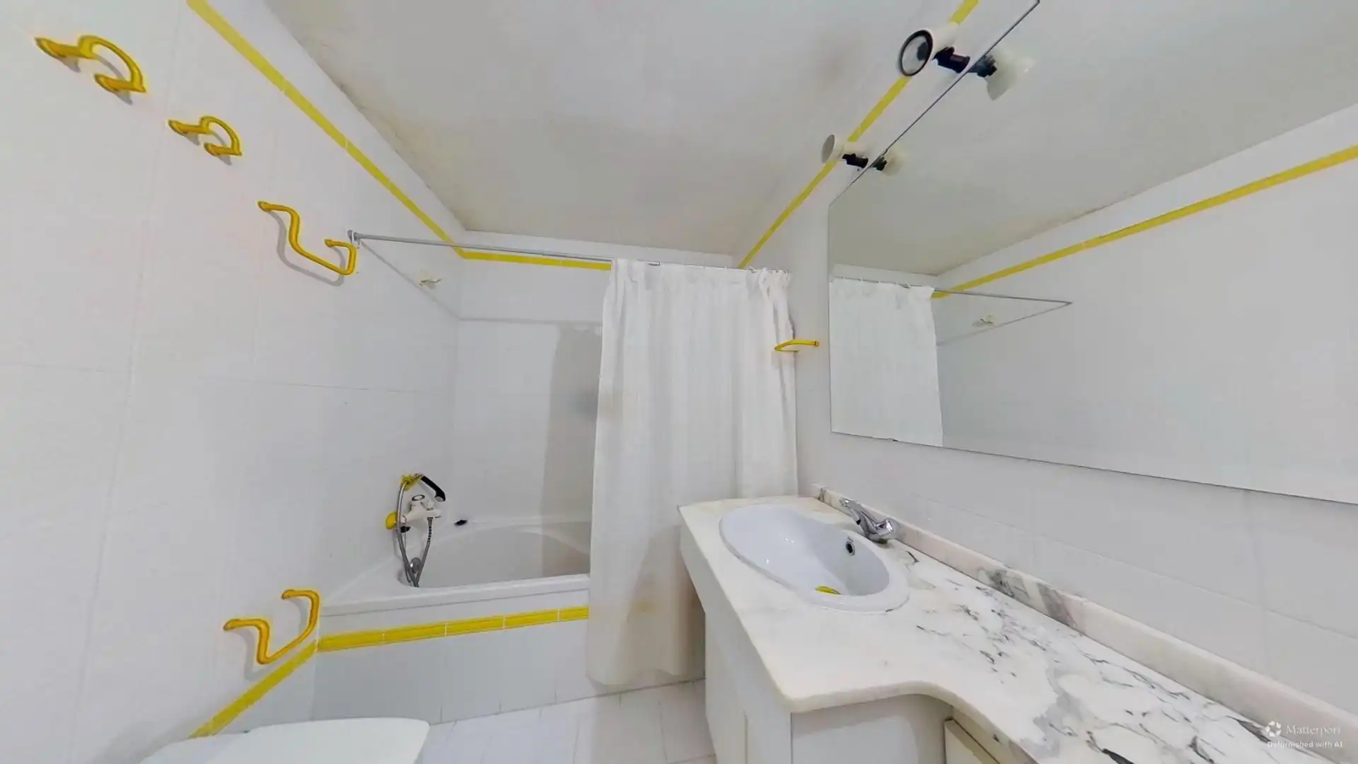 Bathroom of Flat for sale in Valencia  with Air Conditioner, Terrace and Storage room