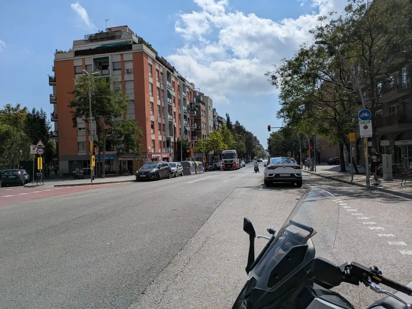 Vista exterior de Planta baixa en venda en Barcelona amb Aire condicionat