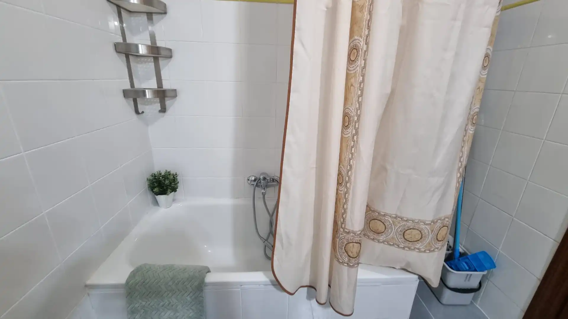 Baño de Piso de alquiler en El Astillero   con Calefacción, Parquet y Terraza