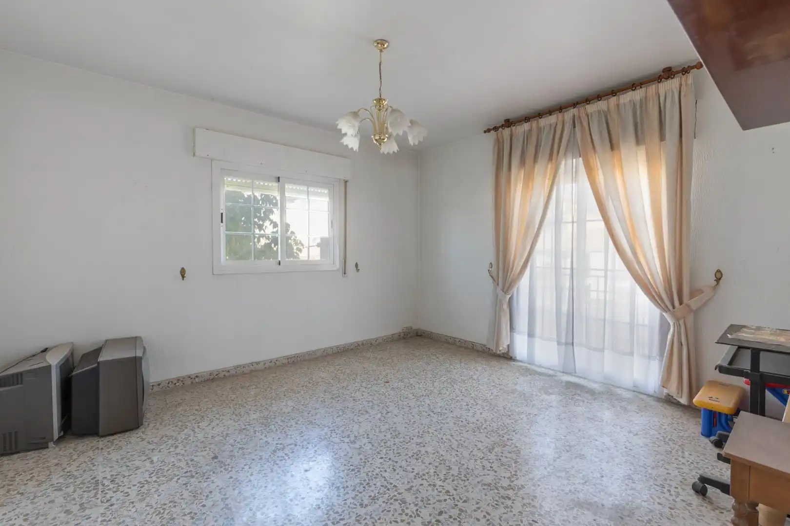 Bedroom of Buildings for sale in La Zubia