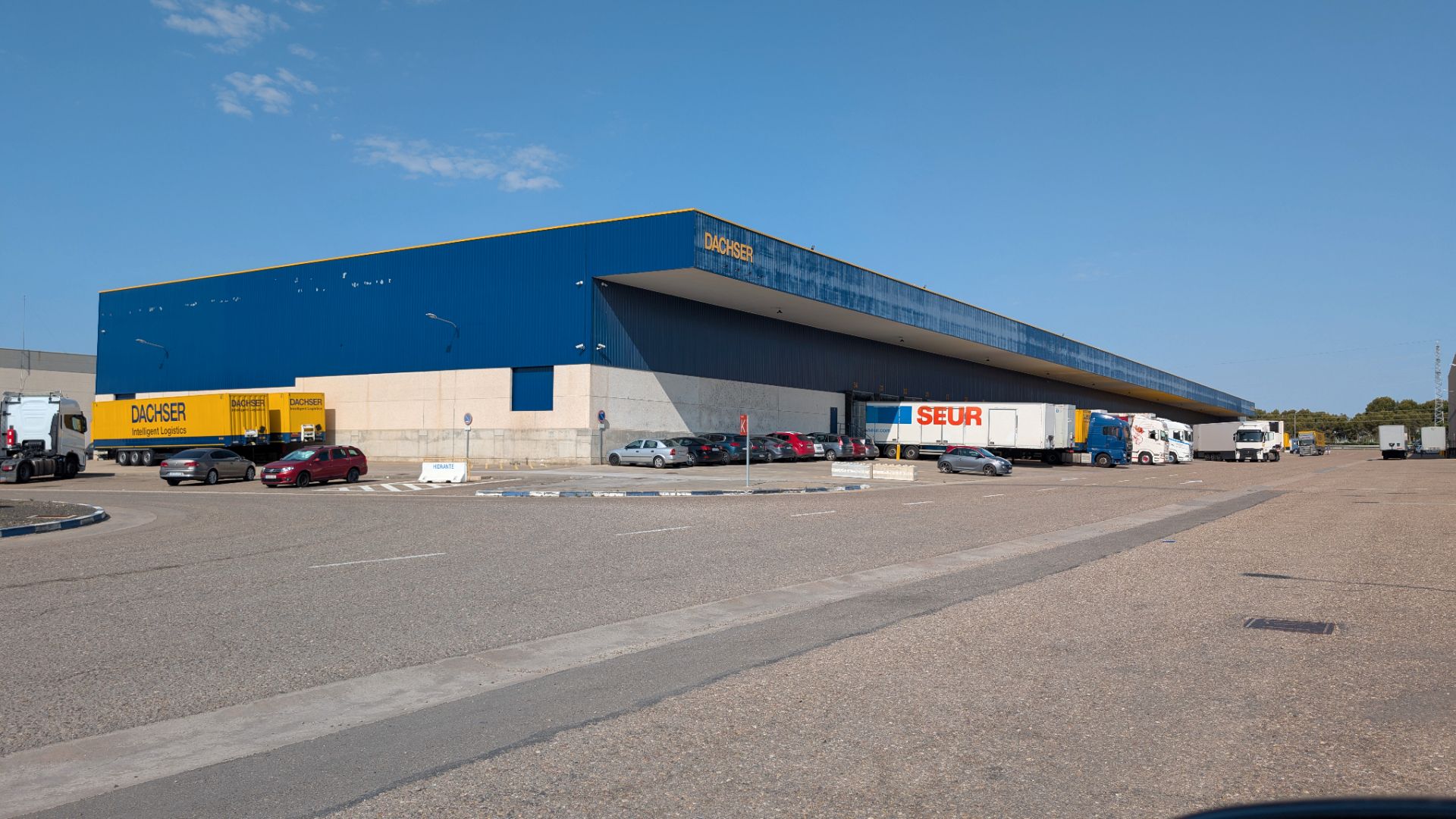 Vista exterior de Nau industrial de lloguer en  Zaragoza Capital amb Calefacció i Alarma