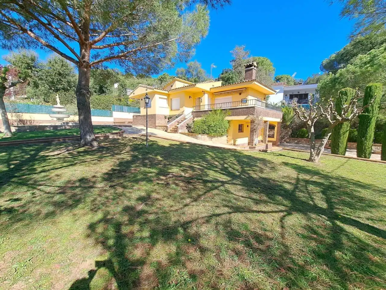 Casa con piscina in vendita a Urbanizacion Clarence Garden