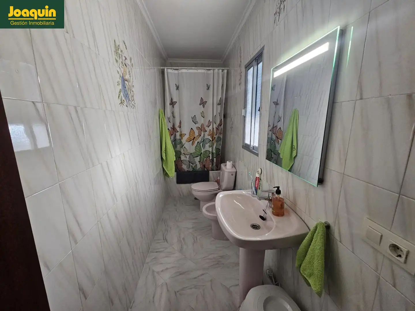 Bathroom of Flat for sale in Córdoba  with Air Conditioner and Terrace