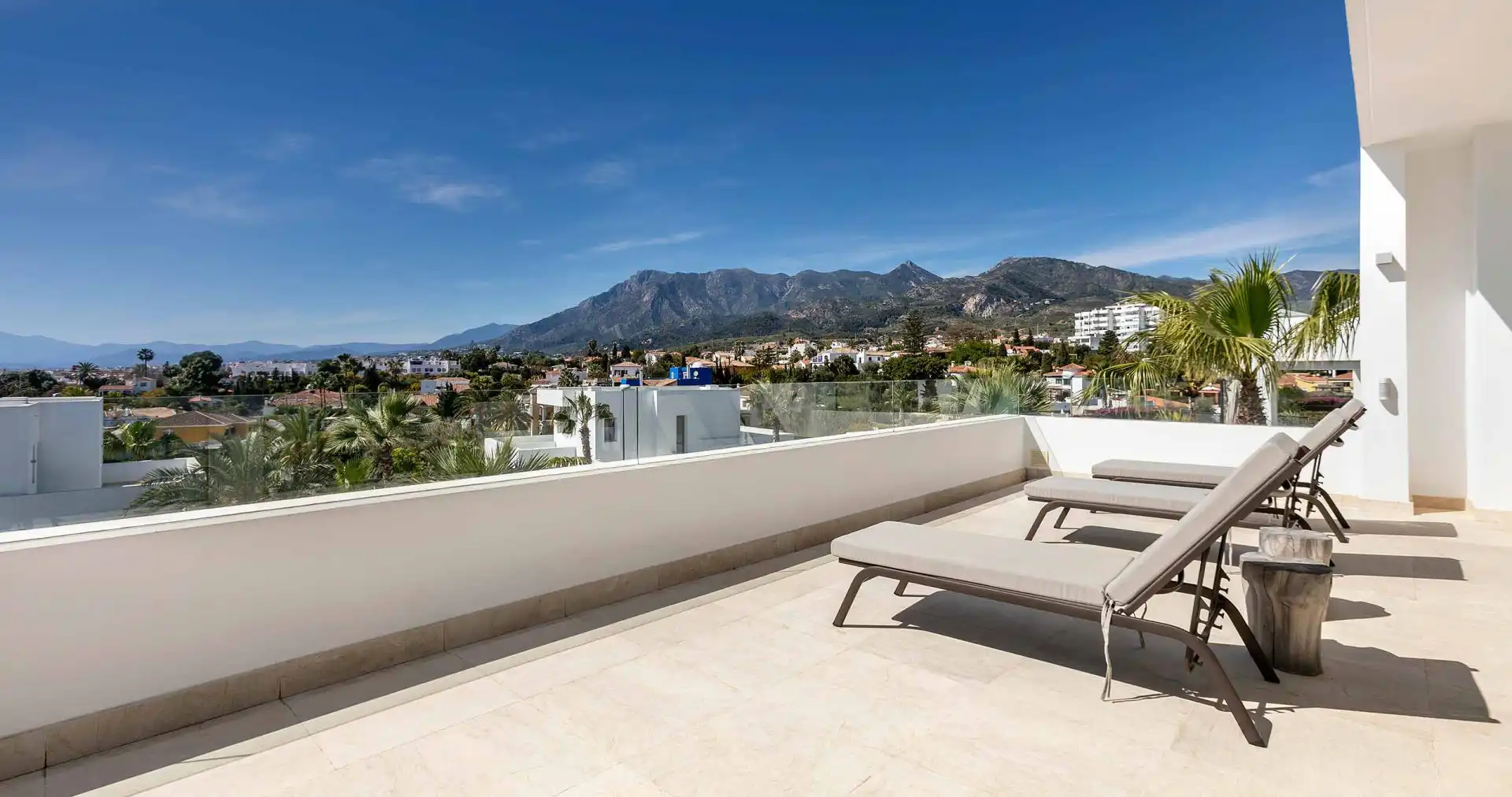 Casa con terraza en venta en Río Real - Los Monteros, imagen 2