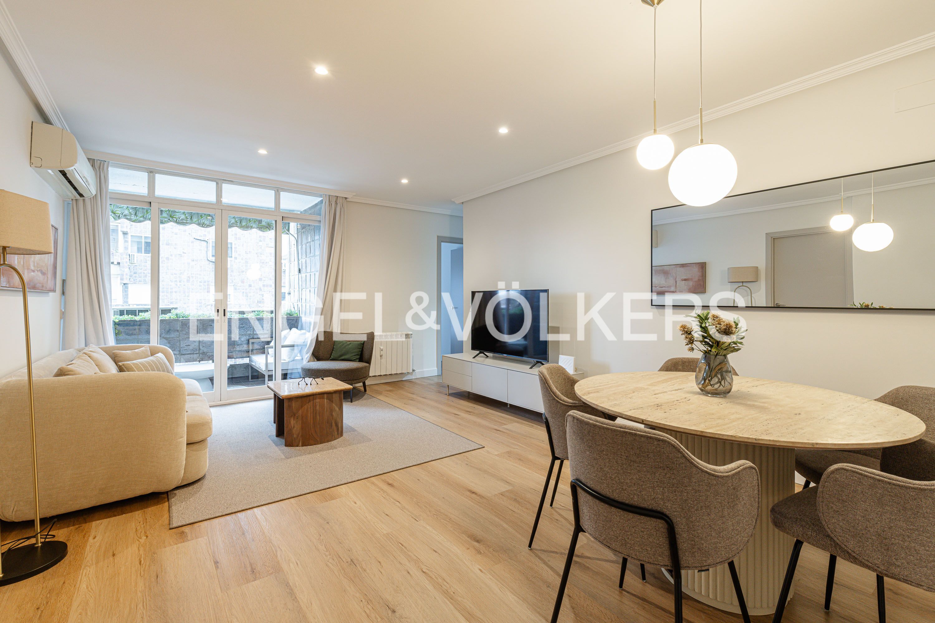 Vista exterior de Apartament de lloguer en  Madrid Capital amb Aire condicionat, Calefacció i Parquet