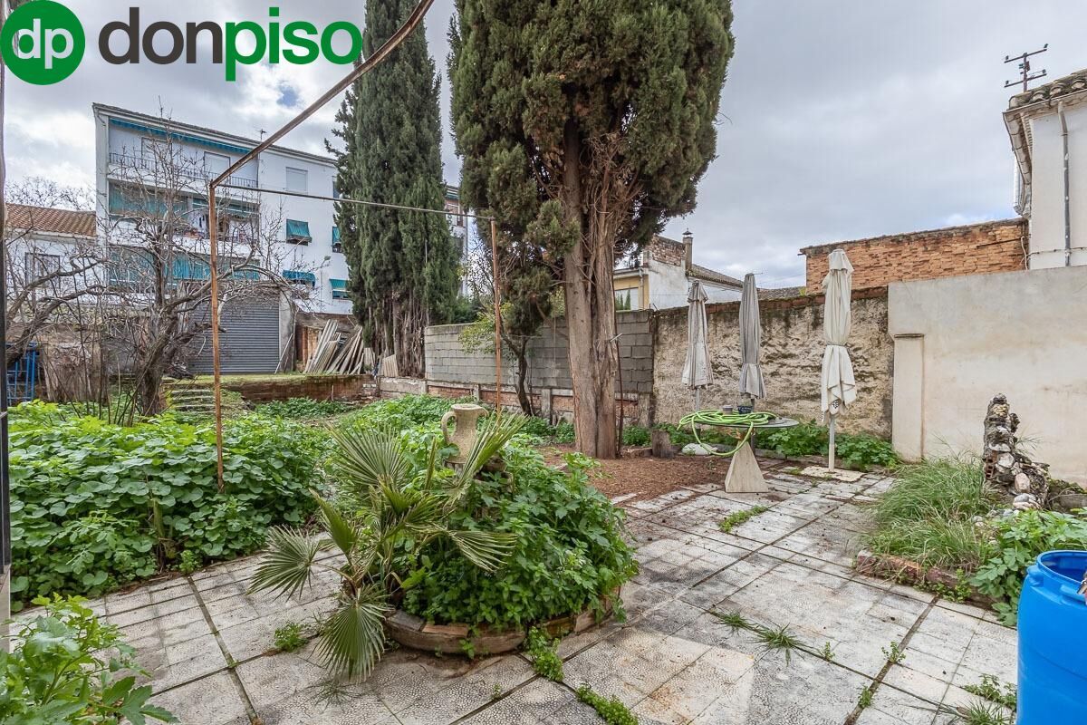 Casa adosada en venta en  Granada Capital con Jardín privado y Terraza