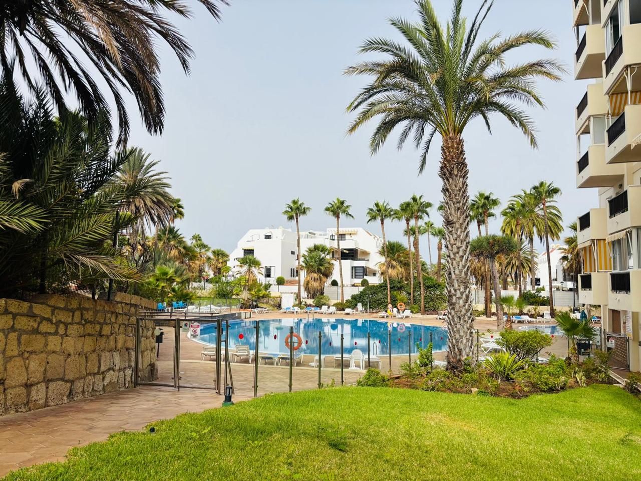Vista exterior de Pis de lloguer en Arona amb Terrassa, Piscina i Moblat