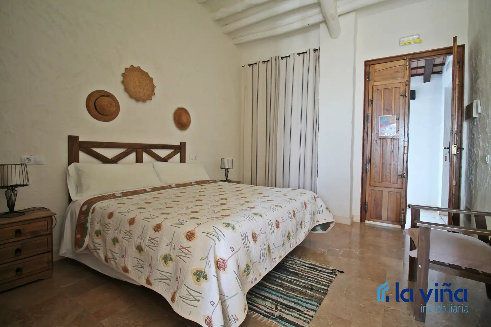 Habitación de Finca rústica en venta en Martín de la Jara con Aire acondicionado, Jardín privado y Trastero