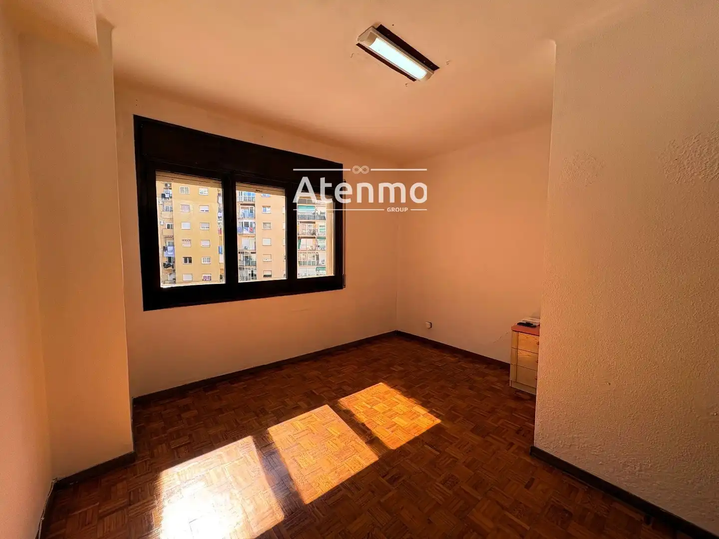 Wohnung zum Verkauf in Barcelona mit Terrasse und Balkon