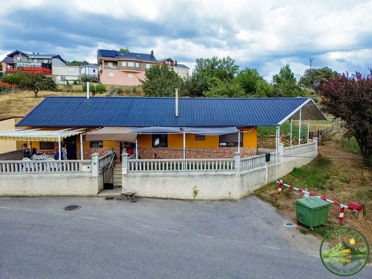 Vista exterior de Casa o chalet en venta en Fabero con Calefacción, Jardín privado y Terraza