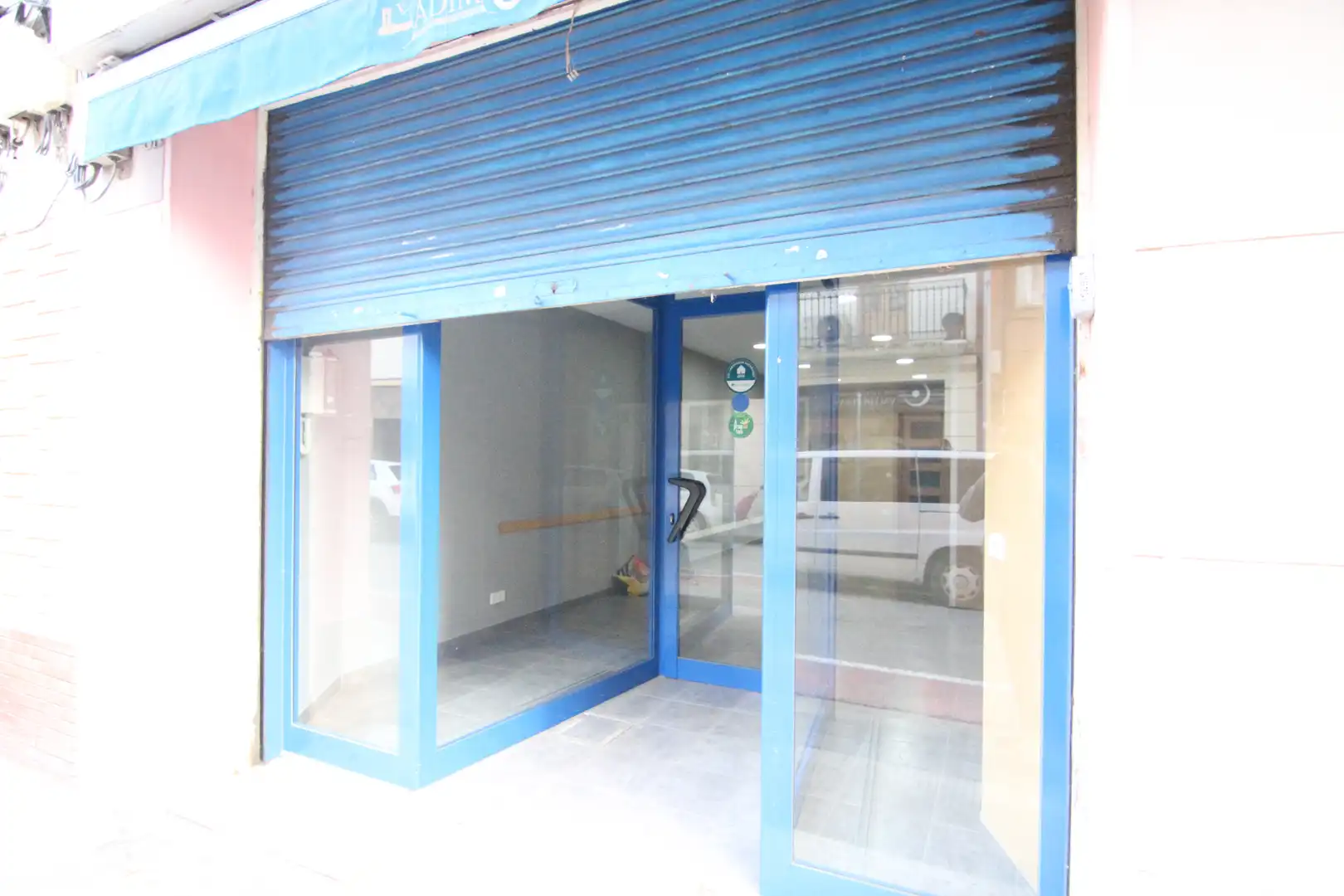 Local comercial de lloguer a Carrer de Lluís Puigjaner 8