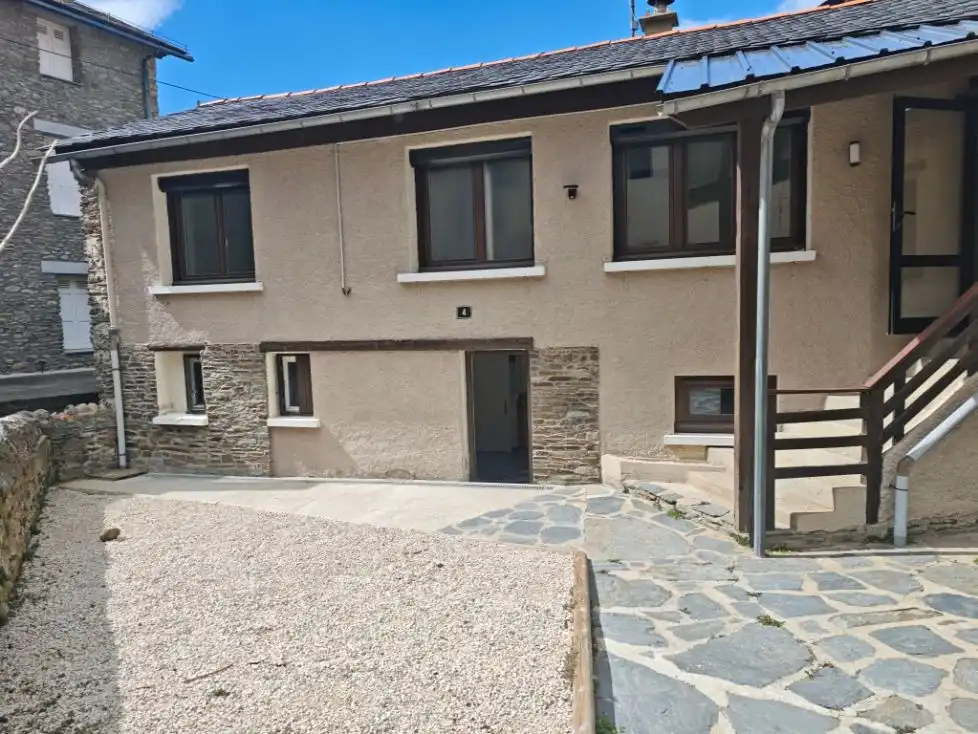 Casa aparellada amb piscina en venda a Osseja Ouest 427