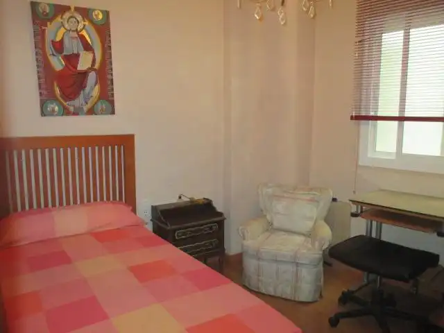 Dormitori de Pis de lloguer en Granada amb Moblat