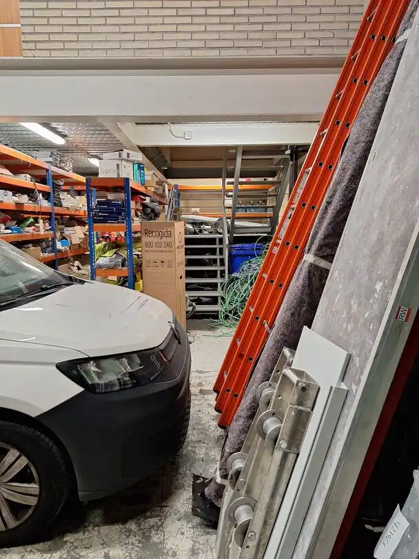 Parkplatz von Fabrikhallen zum Verkauf in Iurreta