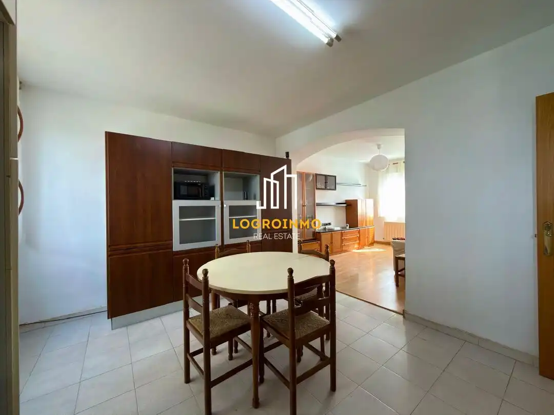 Kitchen of Flat for rent in  Logroño  with Heating and Storage room