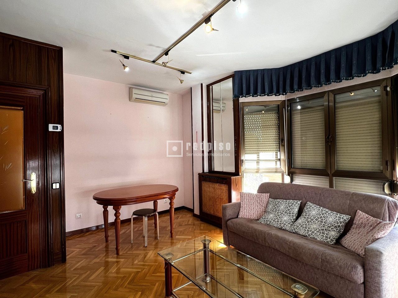 Living room of Flat for sale in San Sebastián de los Reyes  with Air Conditioner, Heating and Parquet flooring