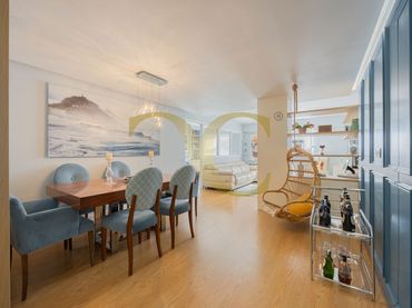 Piso con balcón en venta en Chamartín