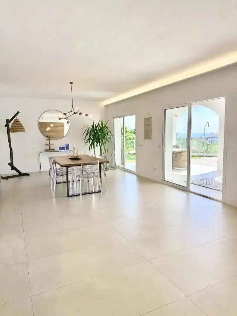 Menjador de Casa o xalet en venda en Mijas amb Aire condicionat, Piscina i Balcó