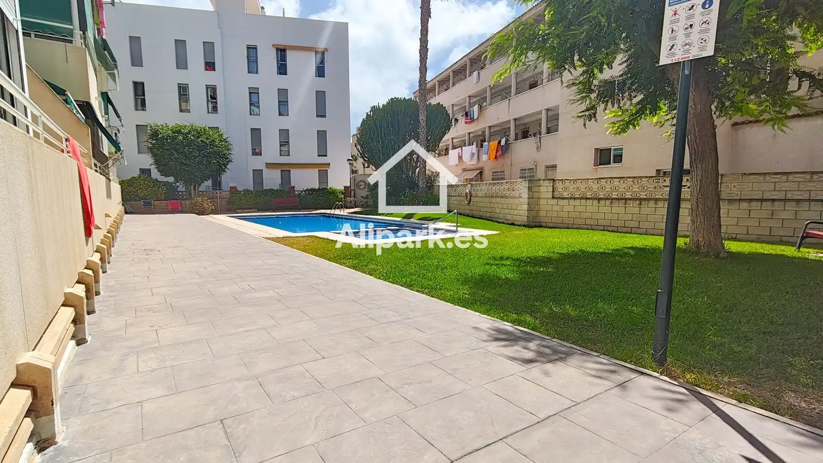 Außenansicht von Wohnung zum Verkauf in El Campello mit Terrasse, Schwimmbad und Gemeinschaftspool