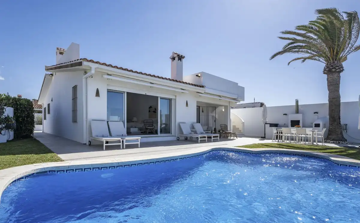 Piscina de Casa o chalet en venta en Marbella con Aire acondicionado, Jardín privado y Terraza