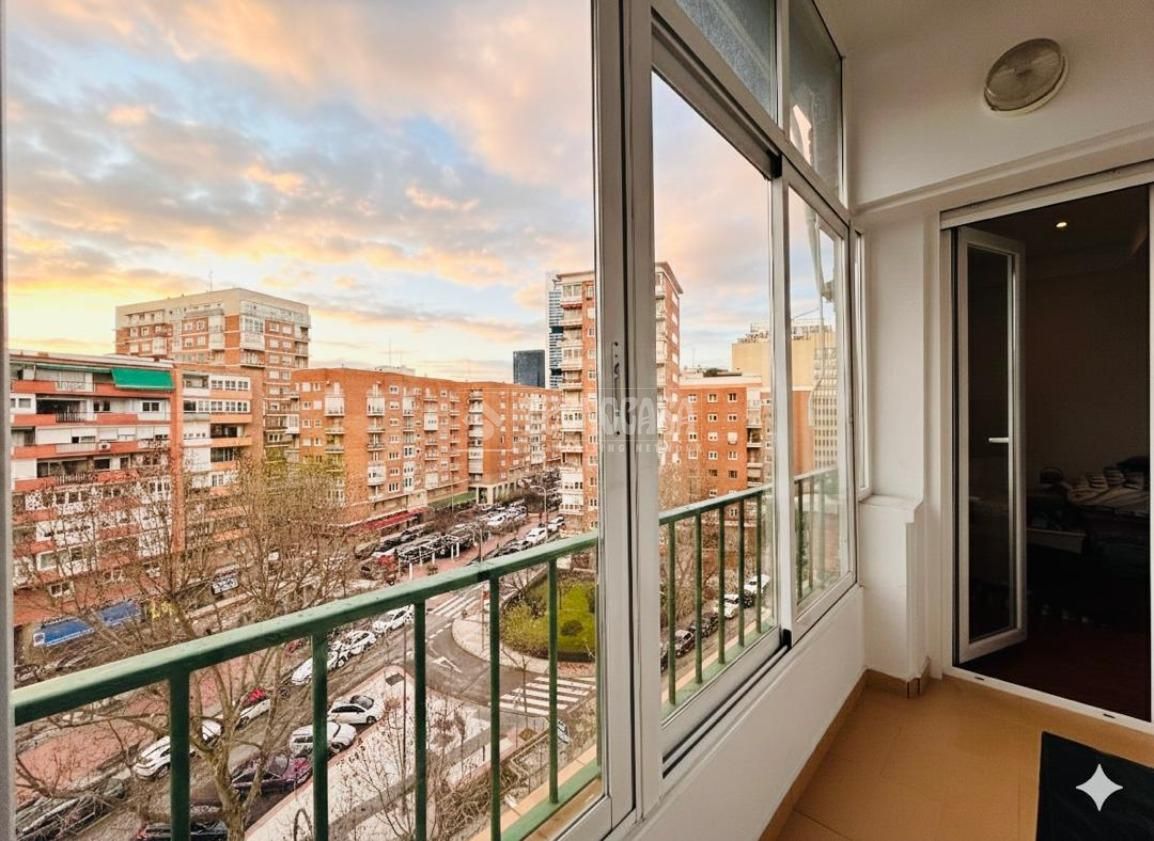 Vista exterior de Pis en venda en  Madrid Capital amb Aire condicionat, Calefacció i Terrassa