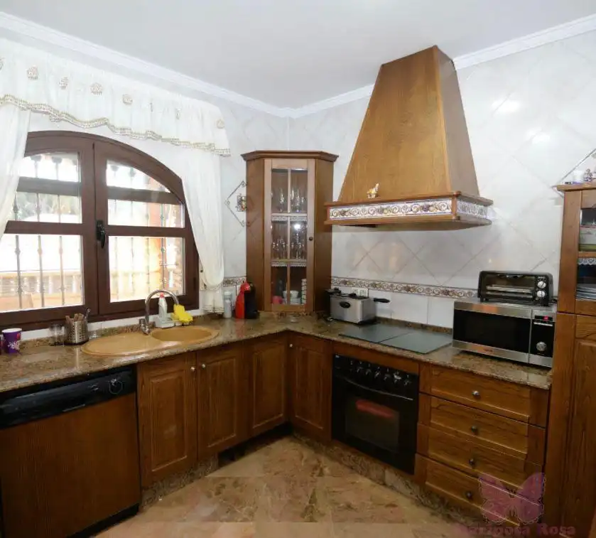 Kitchen of Houses for sale in Chiclana de la Frontera  with Air Conditioner, Swimming Pool and Alarm