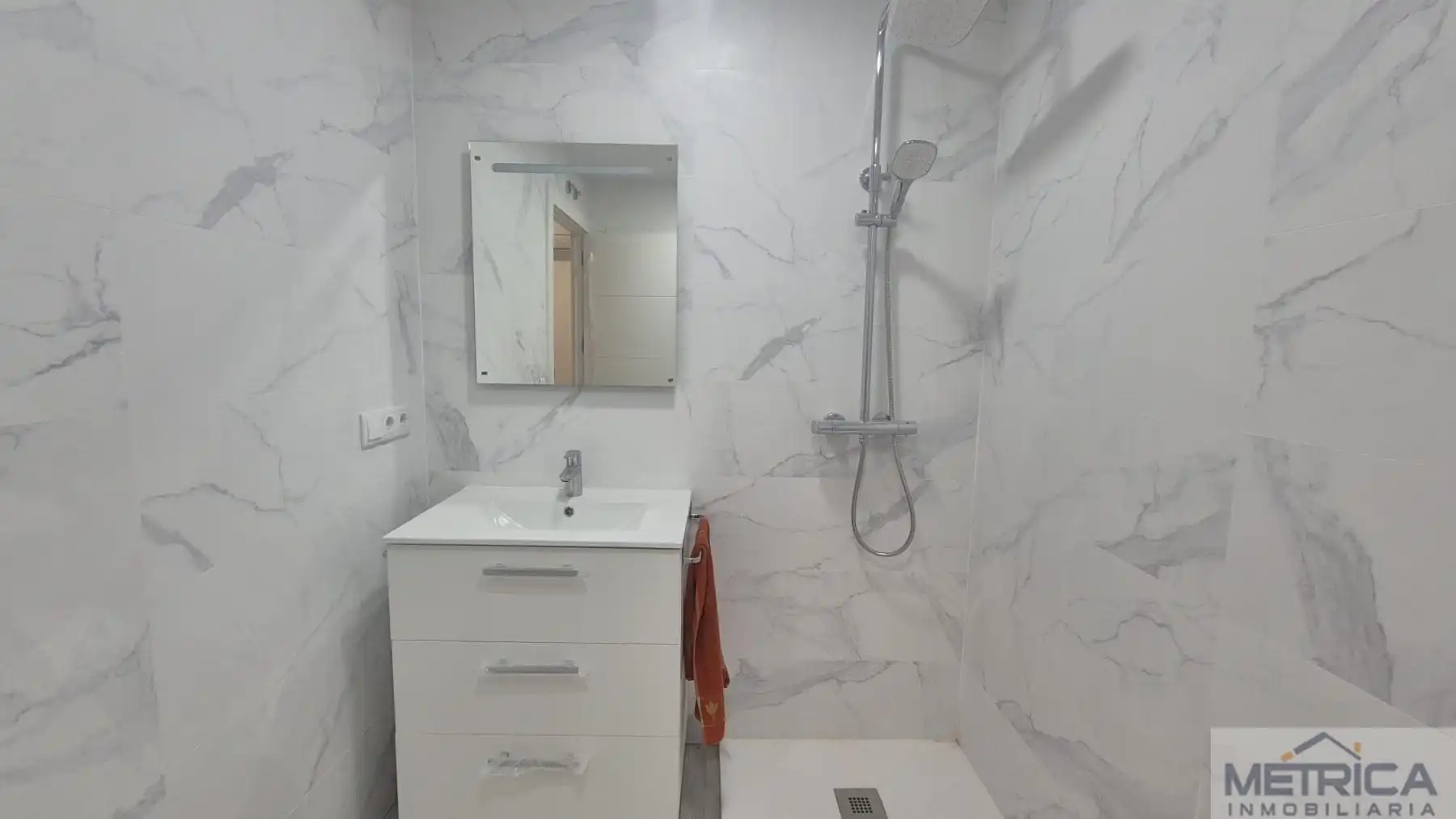 Badezimmer von Wohnungen zur Miete in Salamanca mit Klimaanlage, Heizung und Möbliert