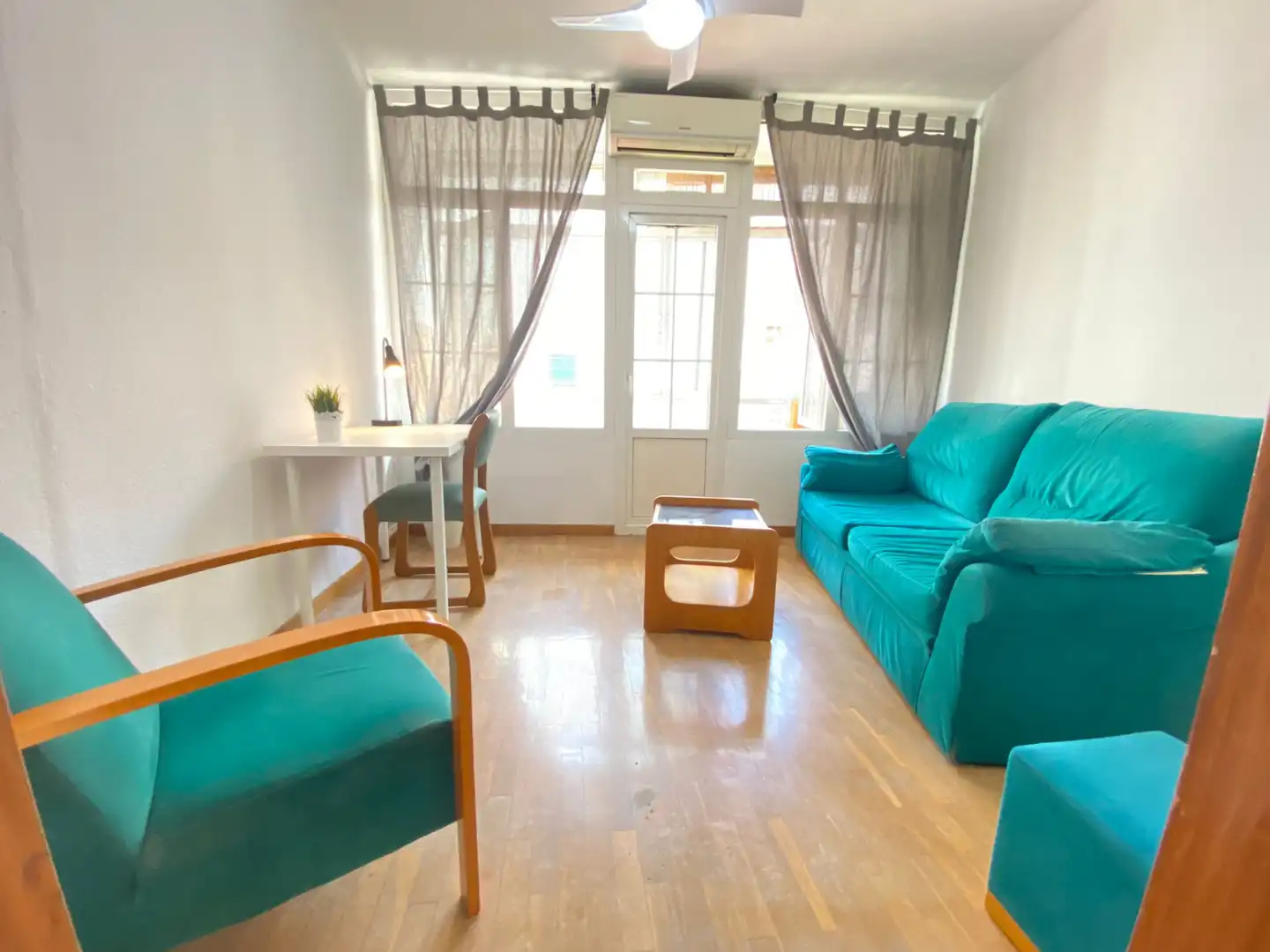 Living room of Flat for share in Madrid  with Heating, Furnished and Oven