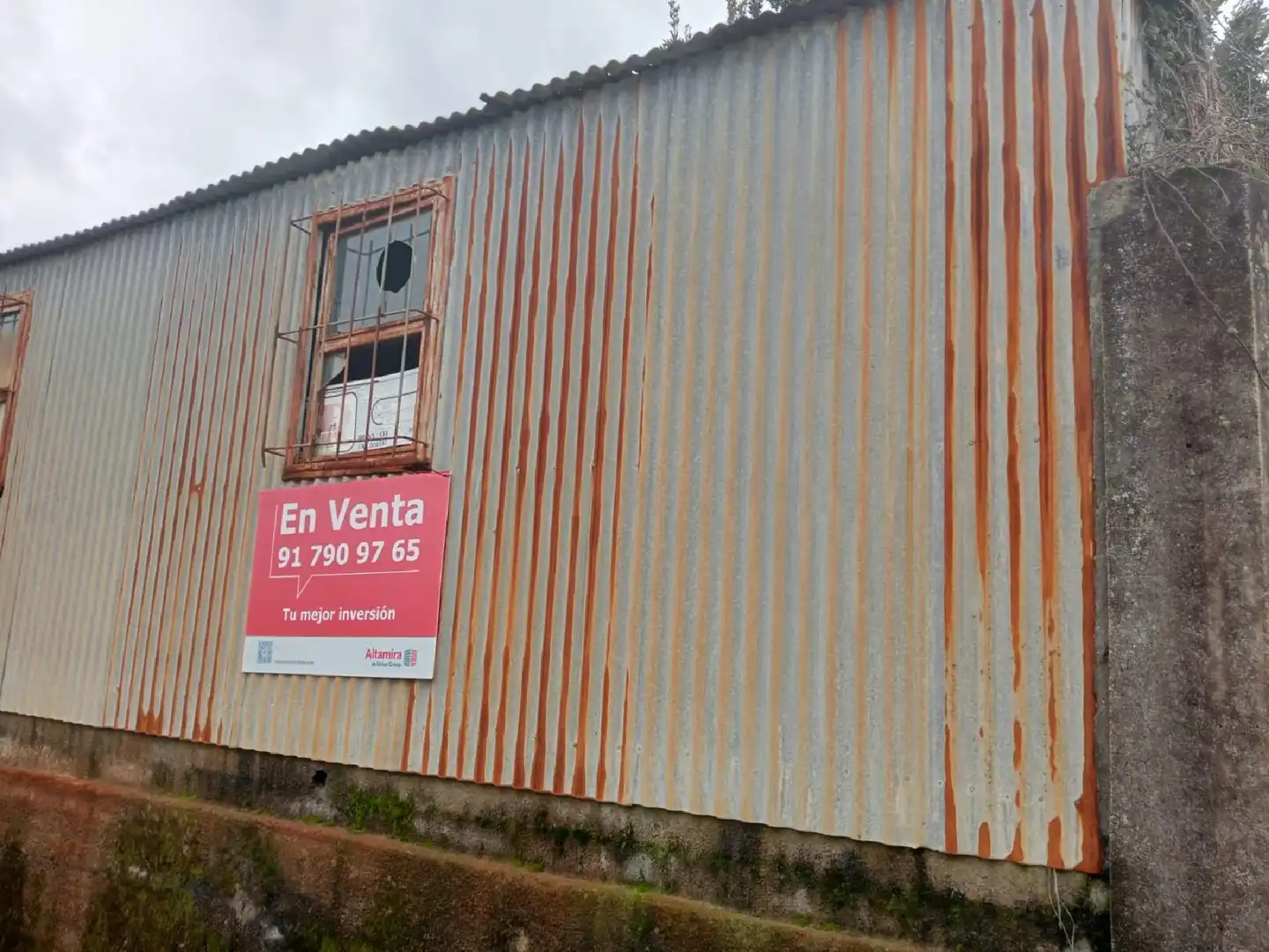 Exterior view of Industrial buildings for sale in Cee