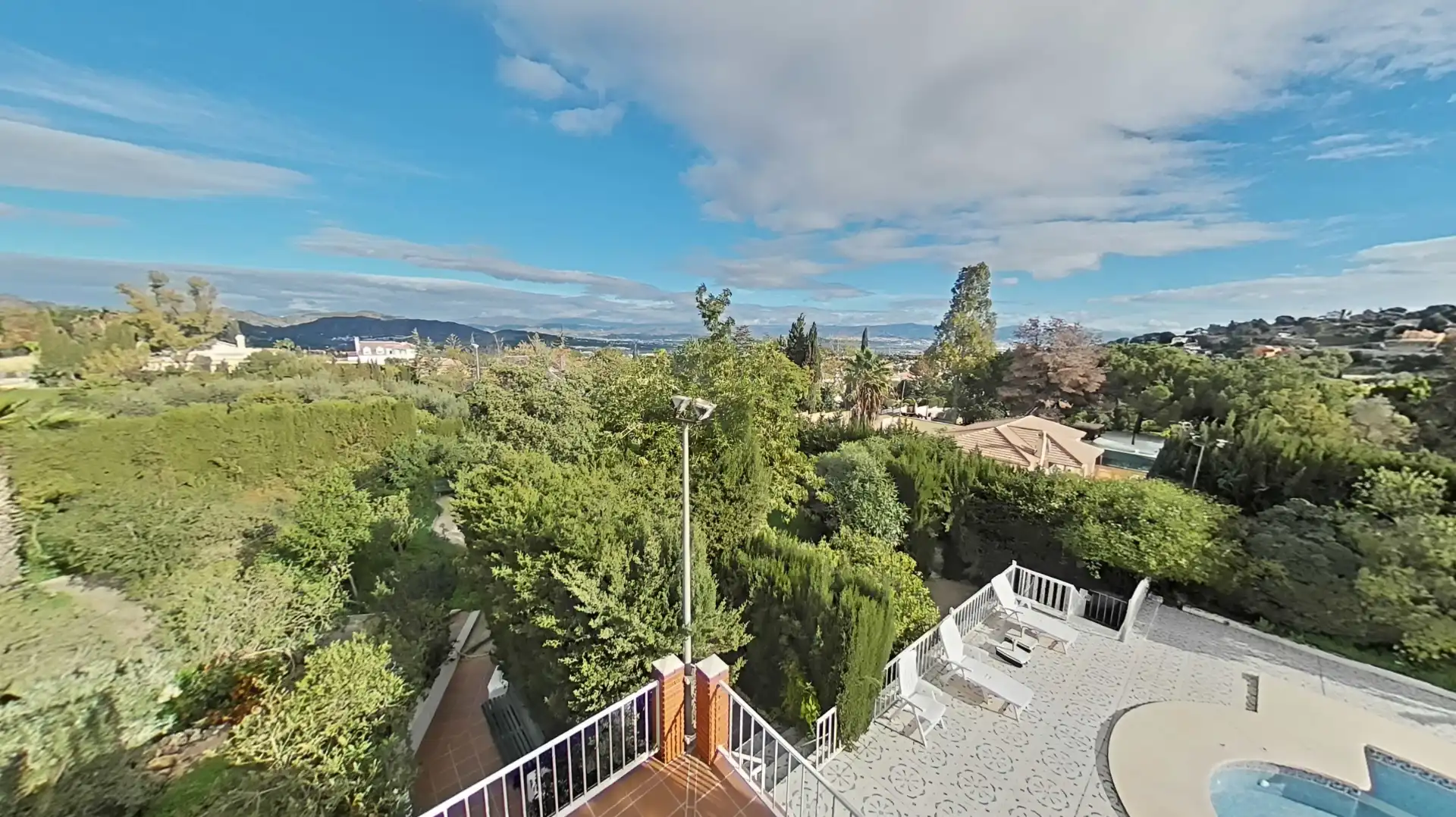 Vista exterior de Casa o xalet en venda en Alhaurín de la Torre amb Aire condicionat, Calefacció i Jardí privat