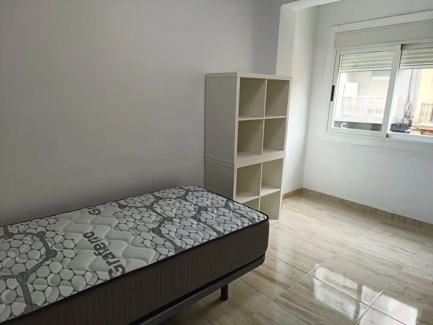 Habitación de Piso de alquiler en Mislata con Aire acondicionado, Terraza y Amueblado
