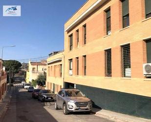 Vista exterior de Pis en venda en Terrassa amb Jardí privat, Terrassa i Balcó