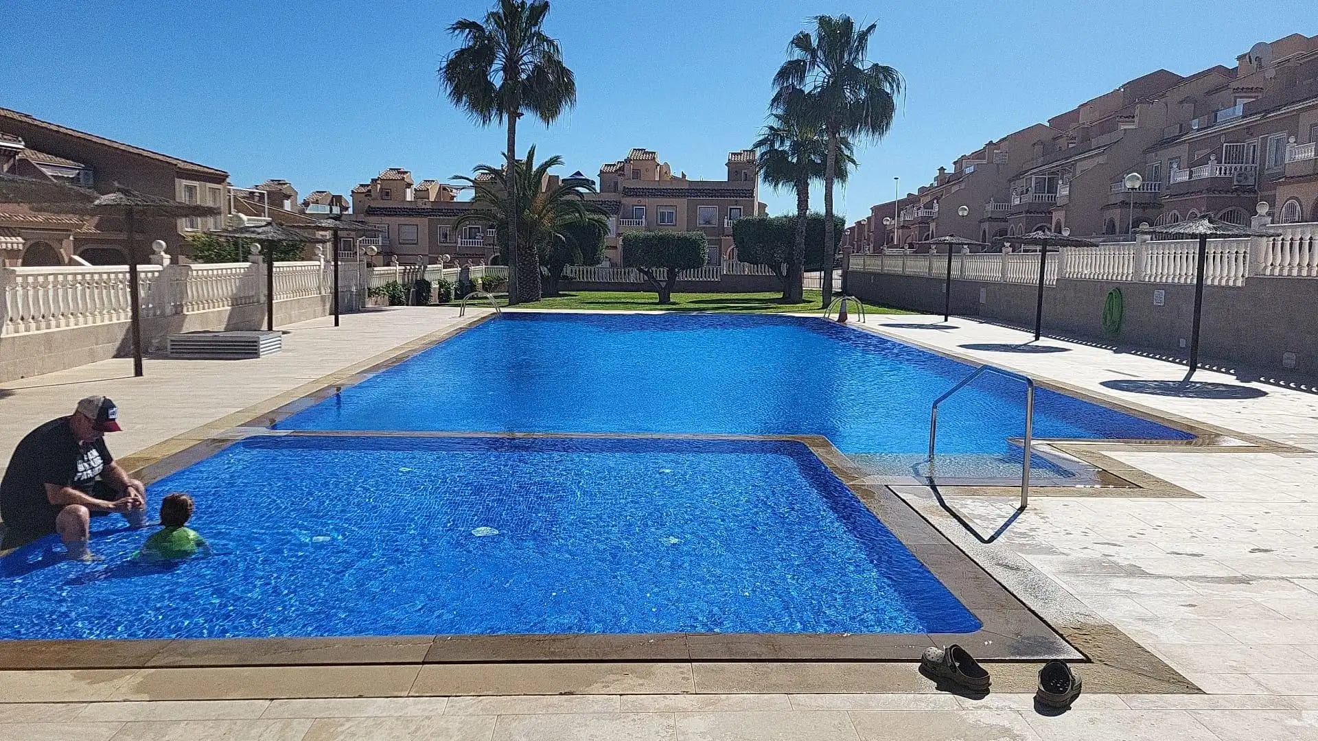 Piscina de Casa adosada de alquiler en Santa Pola con Jardín privado y Piscina comunitaria