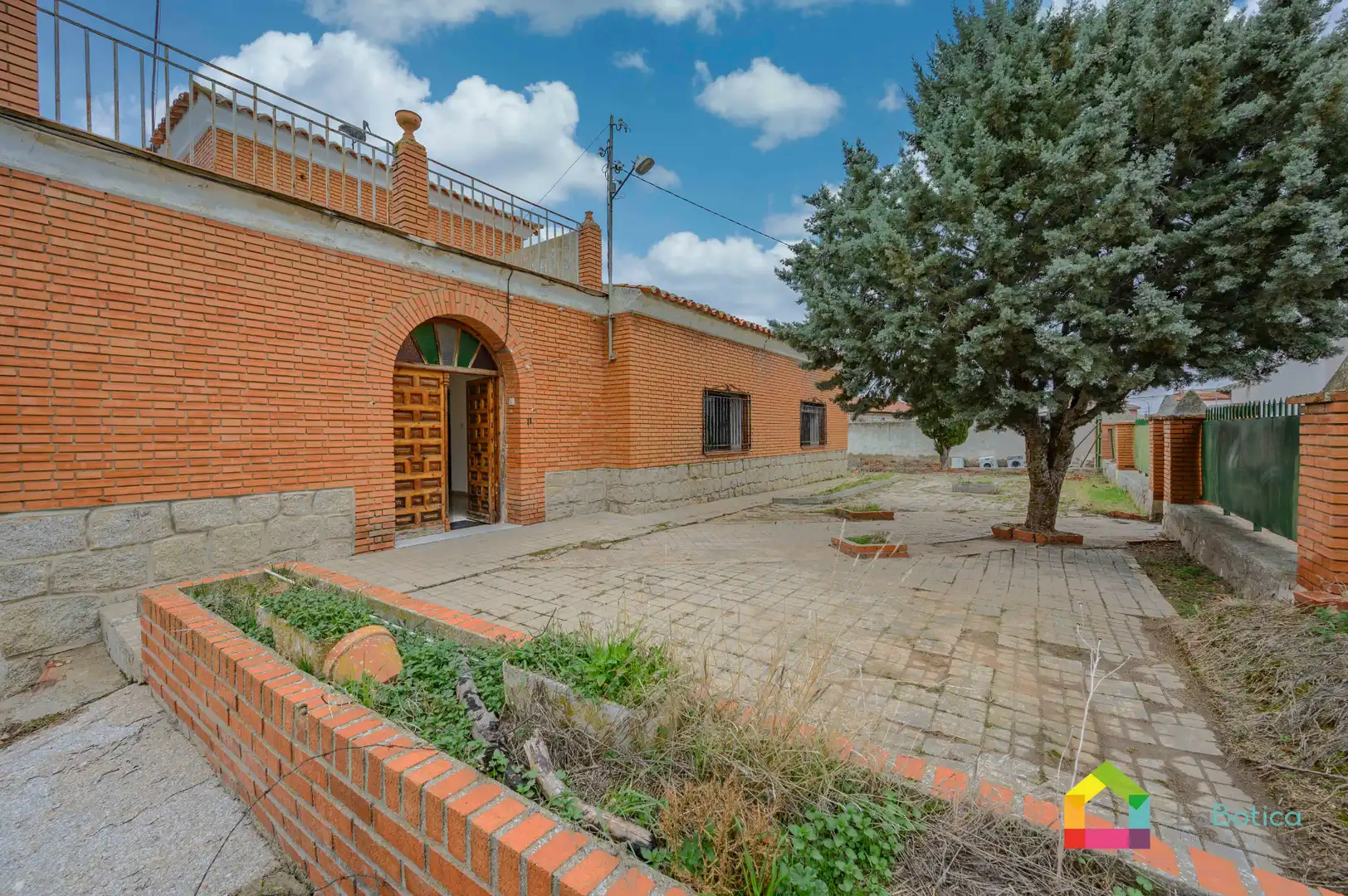 Vista exterior de Casa o xalet en venda en Ajofrín amb Jardí privat i Terrassa