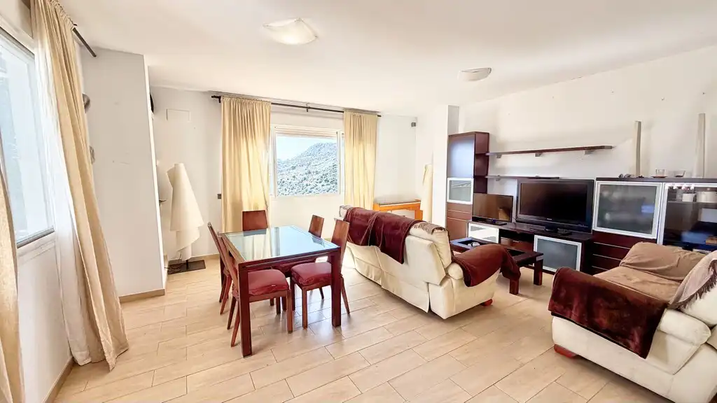 Sala de estar de Finca rústica en venta en Periana con Aire acondicionado, Jardín privado y Terraza