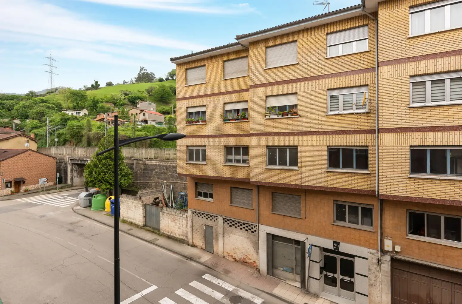 Vista exterior de Pis en venda en Mieres (Asturias) amb Calefacció