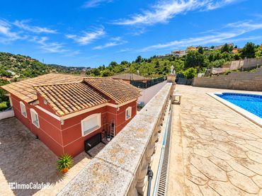 Chalet con piscina en venta en Los Jardines-Els Rosers 65