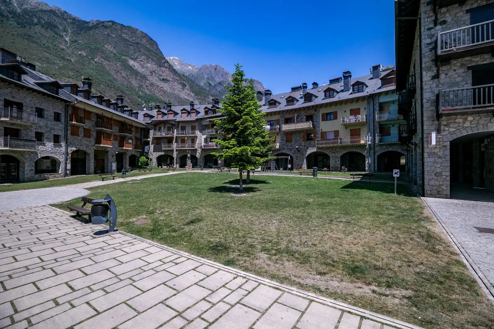 Vista exterior de Local en venta en Benasque