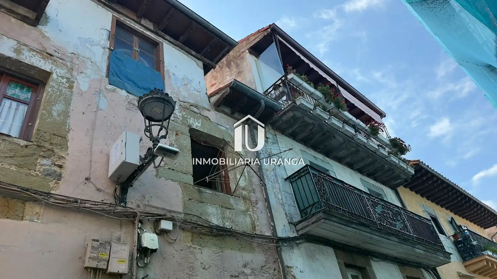 Außenansicht von Wohnung zum Verkauf in Laredo mit Terrasse, Abstellraum und Möbliert