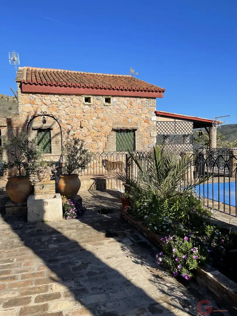 Country homes for sale in Lobres
