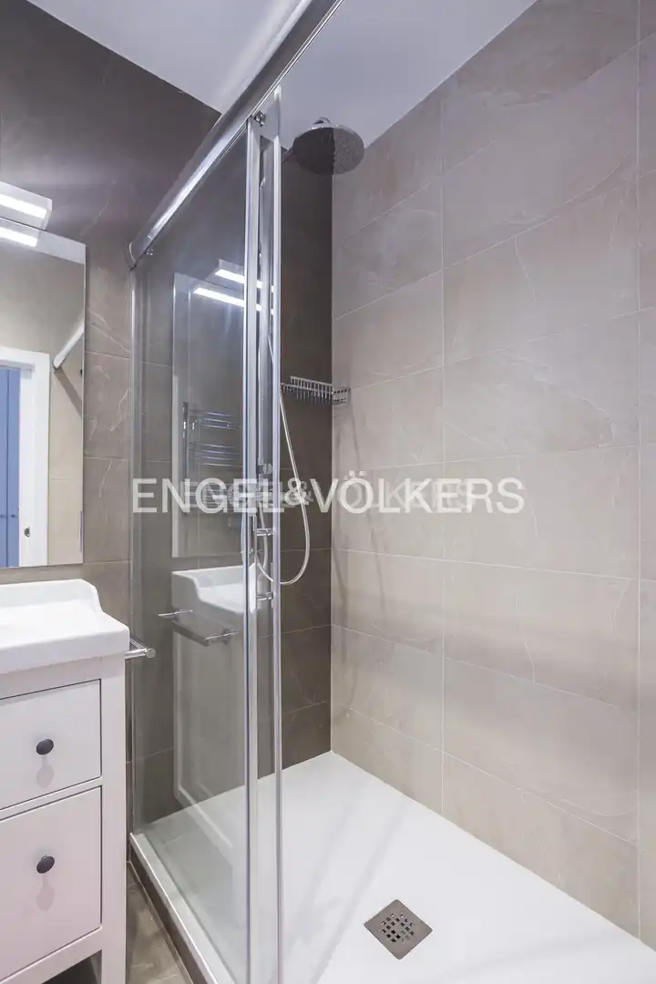 Baño de Piso de alquiler en Madrid con Aire acondicionado, Calefacción y Amueblado