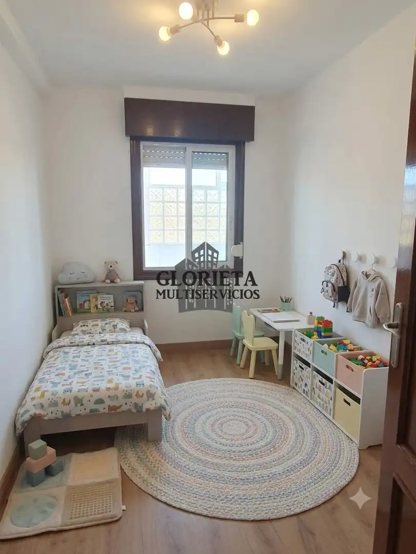 Habitación de Piso en venta en Vigo  con Calefacción, Terraza y Trastero