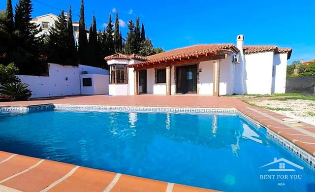 Casa-chalet en Alquiler en Coín