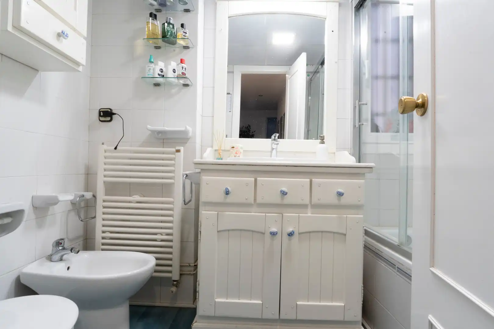 Badezimmer von Wohnung zum Verkauf in Jaén mit Klimaanlage, Heizung und Privatgarten